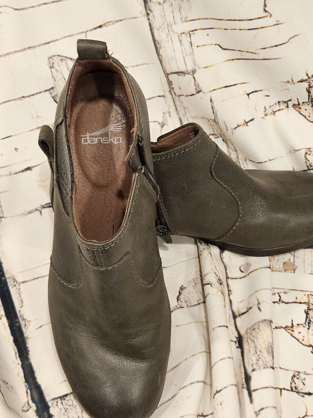 Dansko Women's Size 39 Leather Ankle Booties Olive Gray Side Zip Comfort Shoes